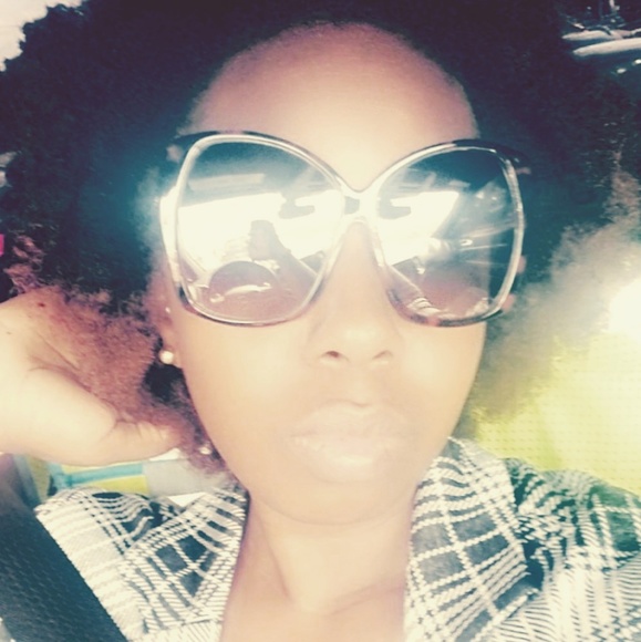 Meet your posher: selling clothes and shoes! - Picture 2 of 2